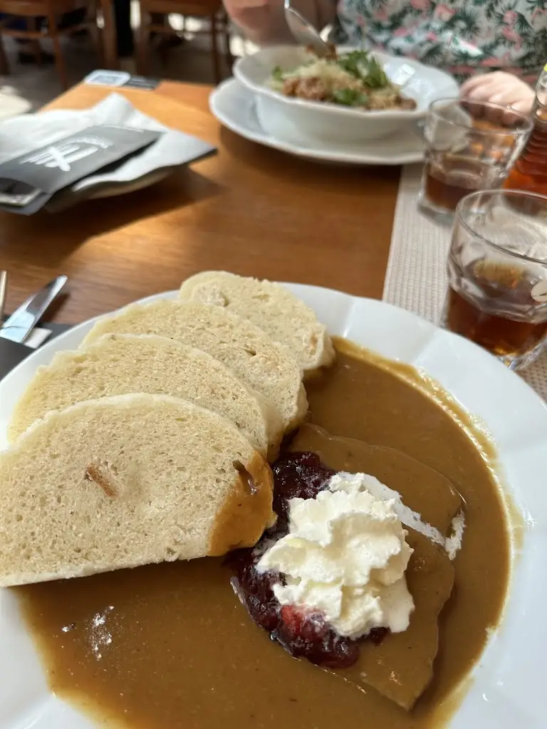 Melanie Bochmann_Giant Barrel Restaurant_Ohrazenice_review