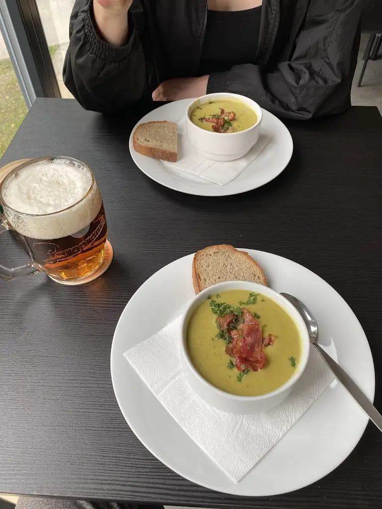 LIL_ Lujdži_Samoobslužná restaurace v Hotelu Spálov_Okres Semily_review