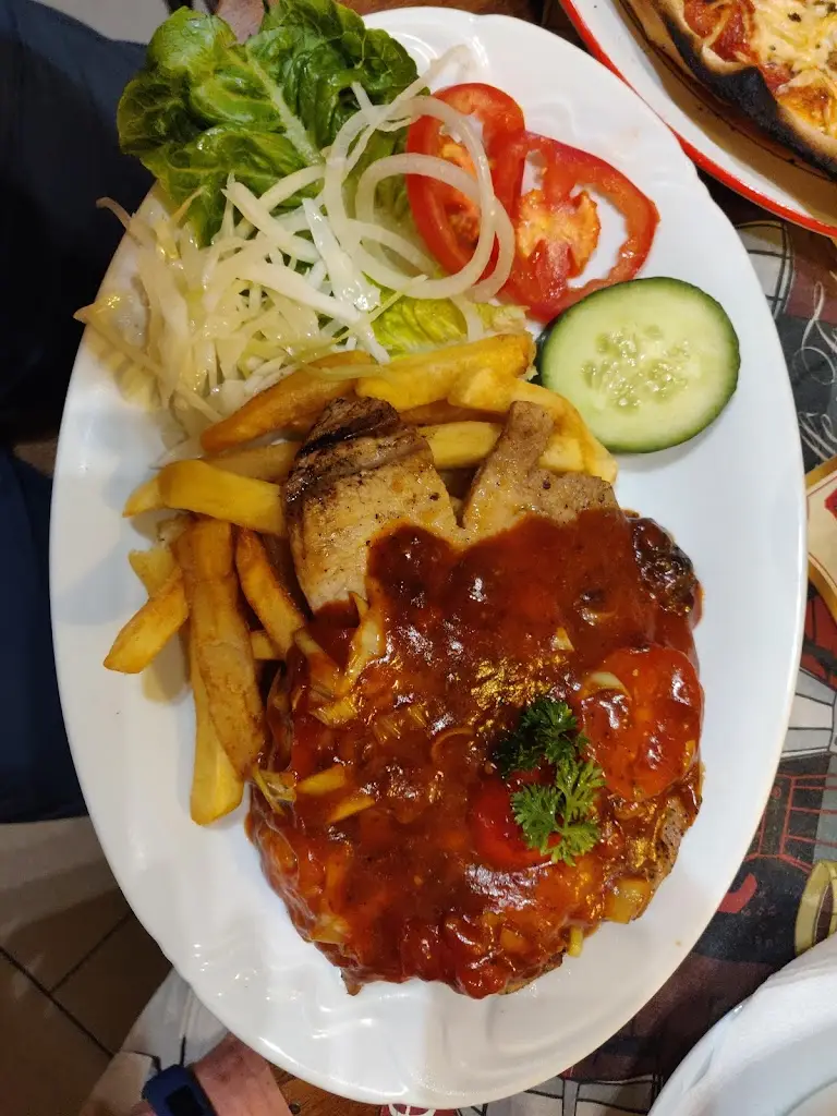 Andrew H._Restaurant Melodia_Rovensko pod Troskami_review