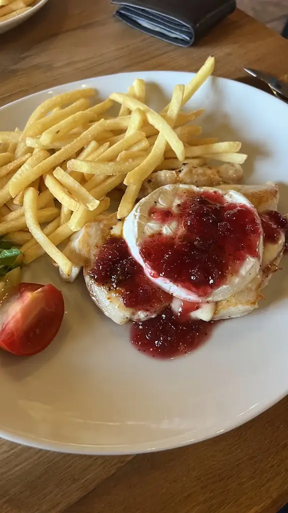 Arnie Zareei_Restaurace Camping Karlovy Dvory II_Horní Planá_review