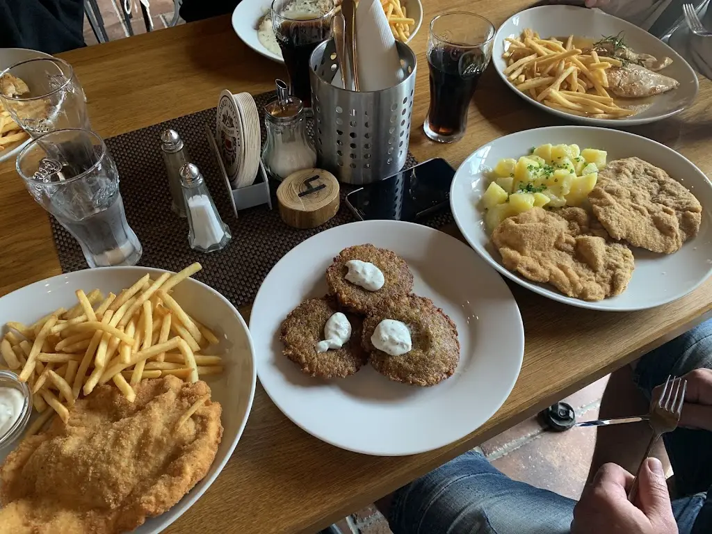 Lukáš Otava (canantec)_Restaurace Camping Karlovy Dvory II_Horní Planá_review