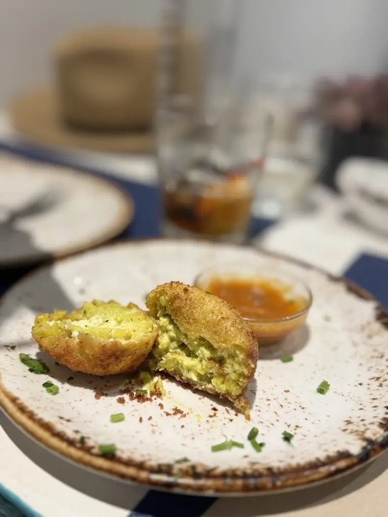 Cypress Cooper_El Social_Studenec_review