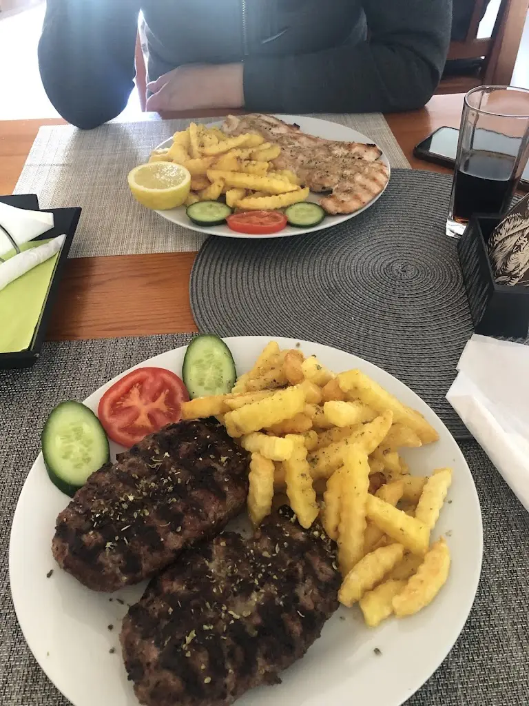 Vítězslav Janás_Snack bar_Zákupy_review