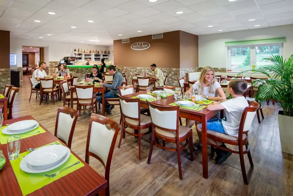 Restaurace Hotel Bon restaurant in Tanvald