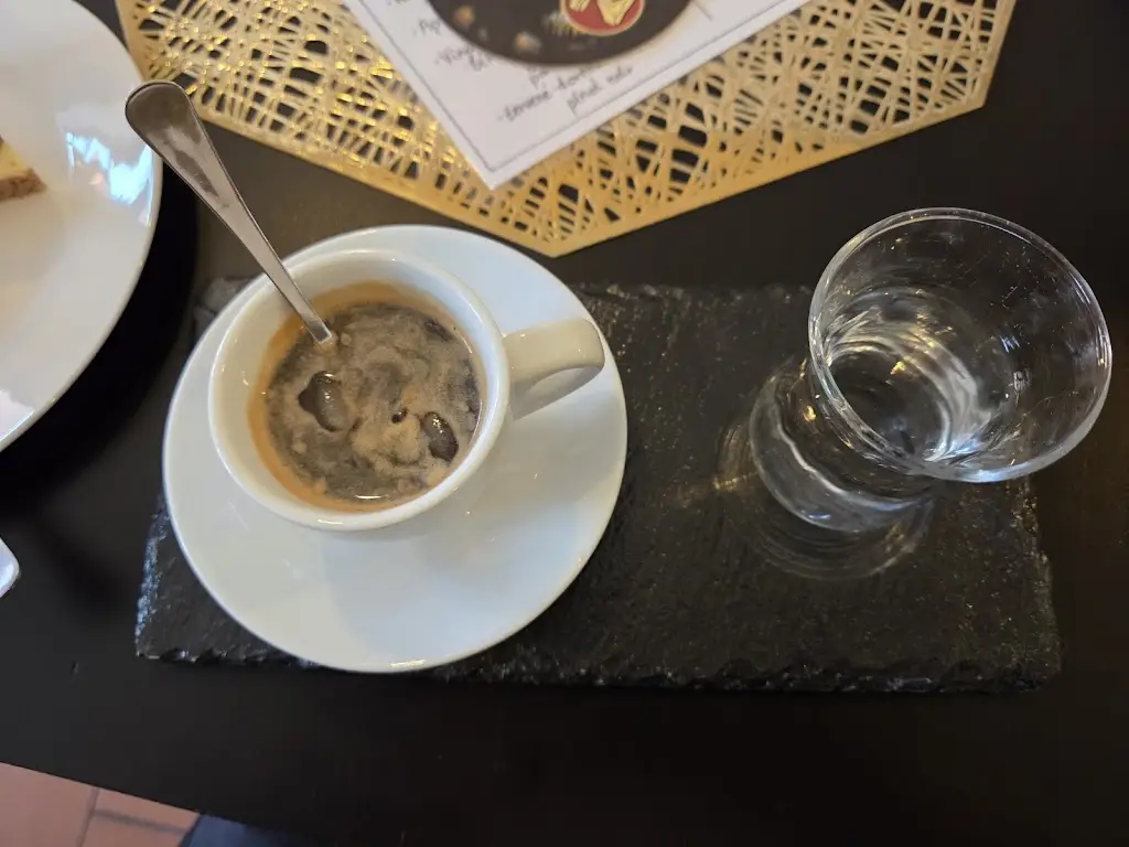 Tomáš Pokorný (Japan)_Cukrárna a Kavárna Věneček_Benešov nad Černou_review