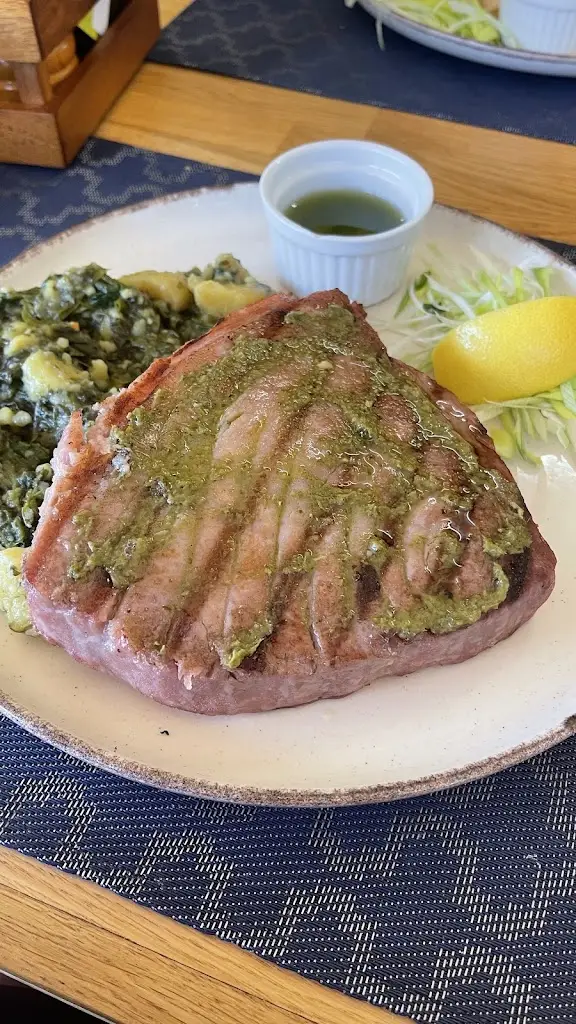 Joanna M_Saloon_Baška_review