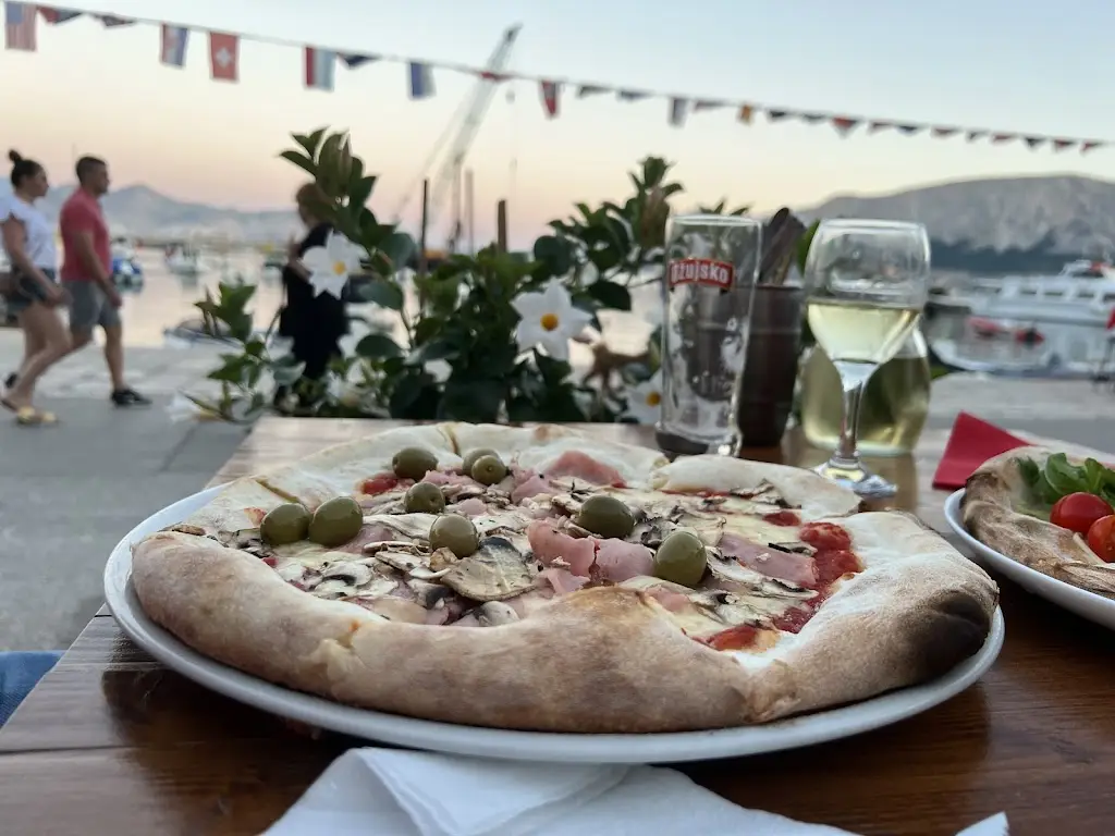 Michael Mangold_Žirafa_Baška_review