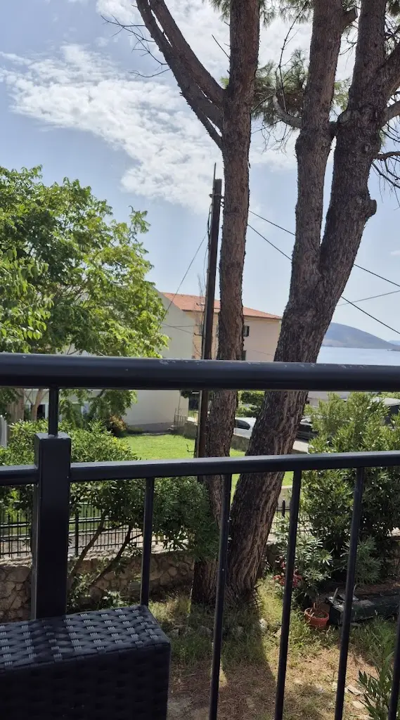 Karlota Web_Bistro RAREBAR_Baška_review