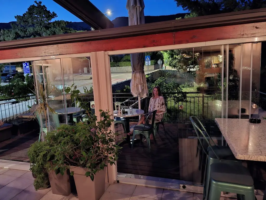 Bistro RAREBAR ristorante a Baška