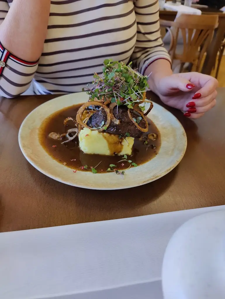 Charles_Pod Zeleným dubem_Bohumín_recensione