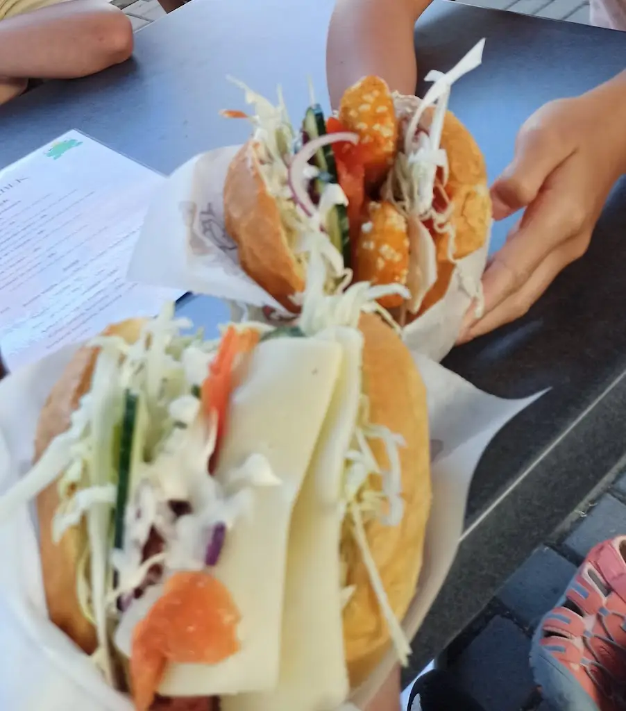 Petr Heller_Občerstvení U Dvou žabek_Bohumín_review