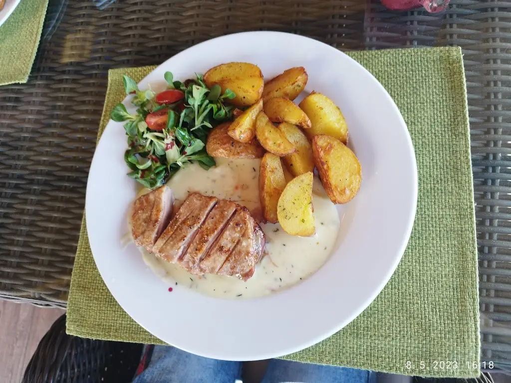 Restaurace Kempa_Bukovec_slider_image_2