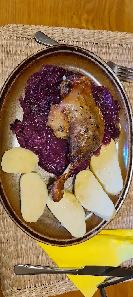 Clinton Smythe_Restaurace Farma_Bruntál_review