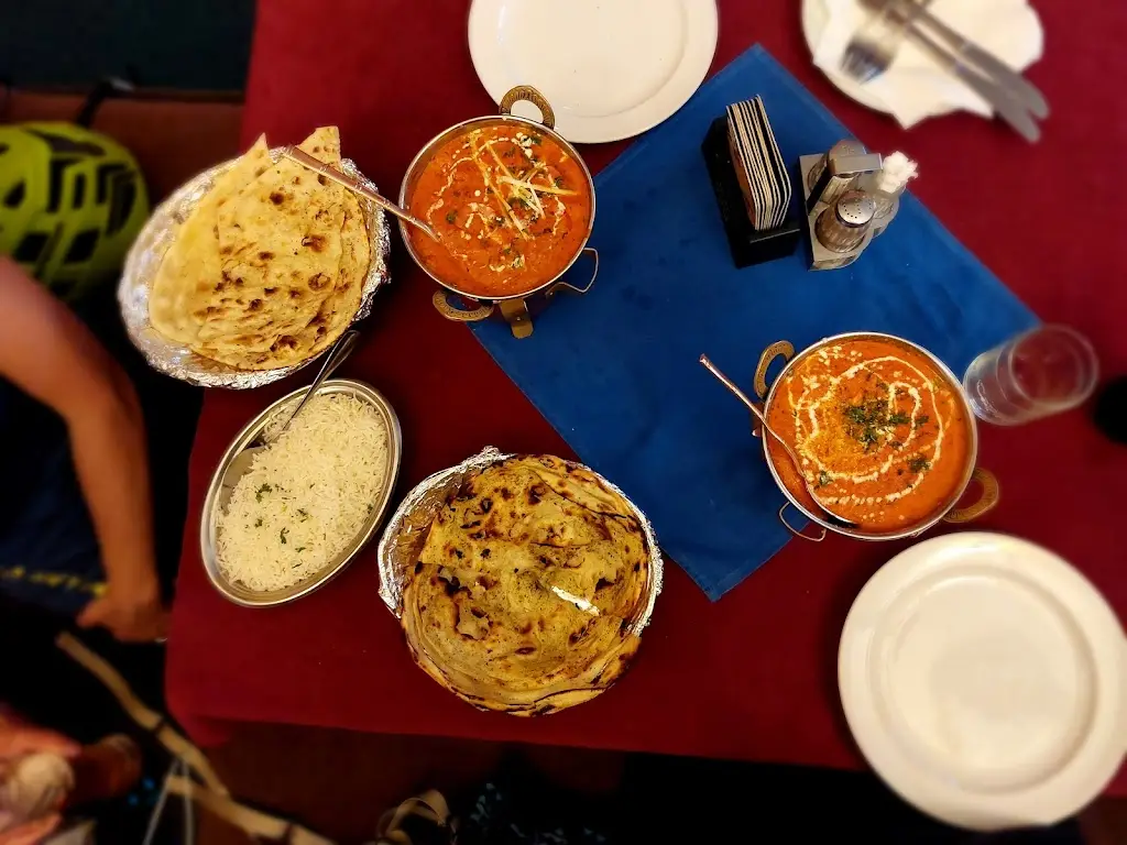 Joshua Cuthbertson_The Curry House Indian restaurant_Jindřichův Hradec_review