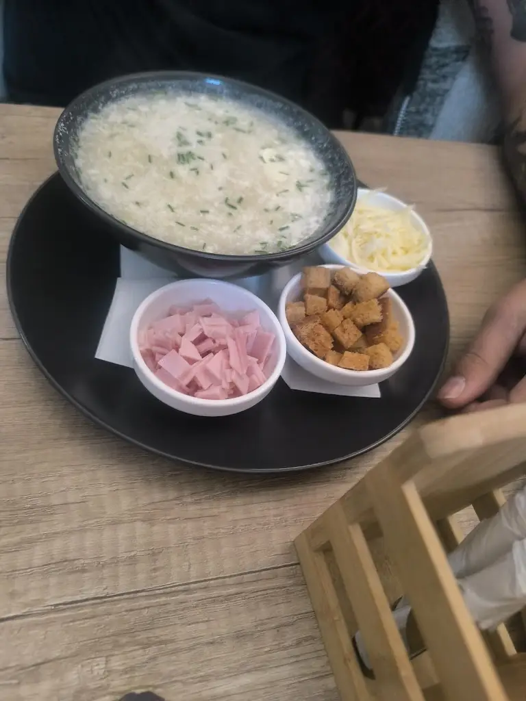 Vojtěch Chmelař_Charlie’s Bar&Restaurant_Chotěbuz_recensione