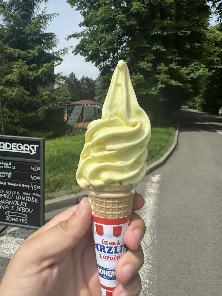 Občerstvení a Zmrzlina Na Kurtech_Chotěbuz_slider_image_3