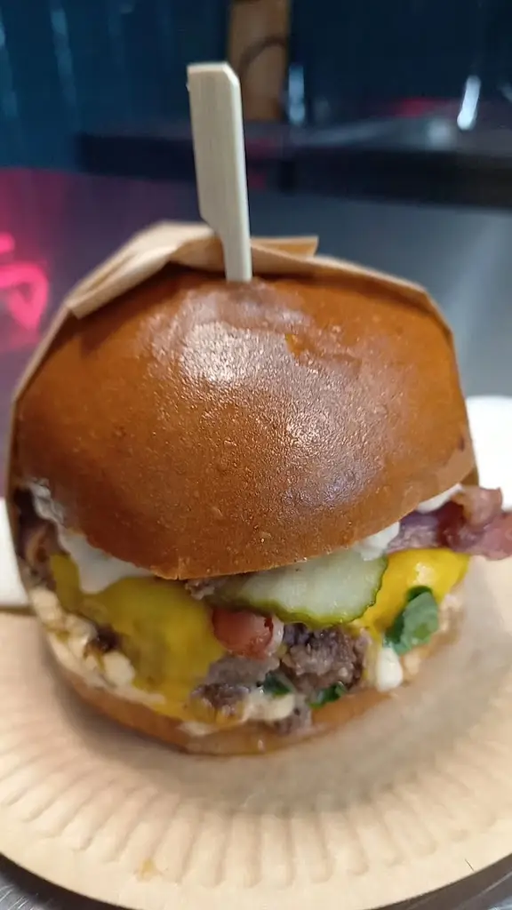 Holy Cow - Hot Dogs & Burgers_Český Těšín_slider_image_2