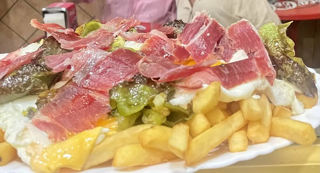 Ines Menor Serrano_Bar La Ardosa_Dobrá_review