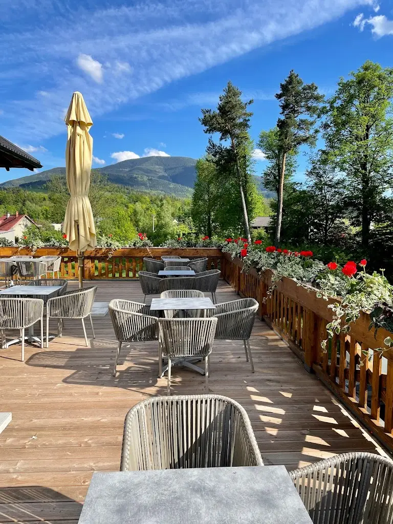 Restaurace Na Rozcestí_Čeladná_slider_image_1