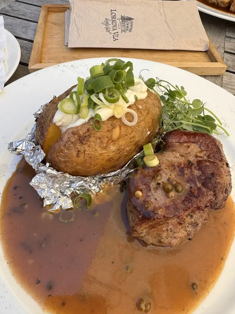 katka cernka_RESTAURACE Lorkova vila_Čeladná_review