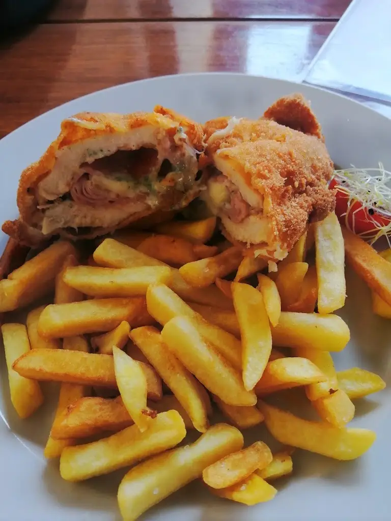 Monika Gnidová_Restaurace U Témů_Dolní Lutyně_review