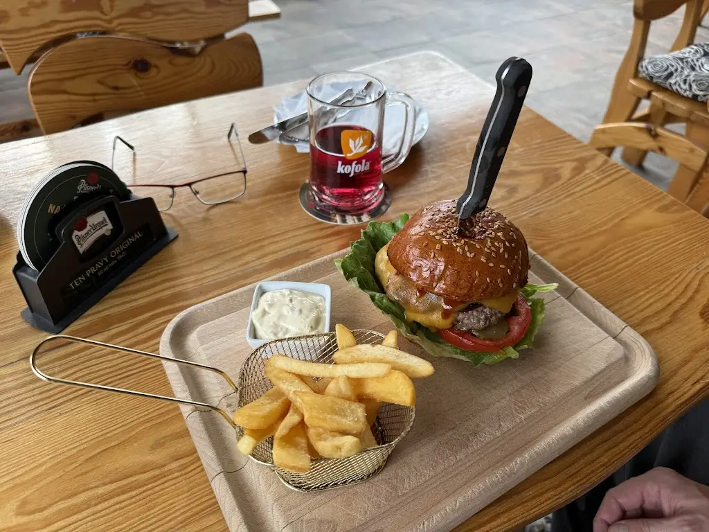 Restaurace a Penzion V Zátiší_Dolní Lhota_slider_image_2