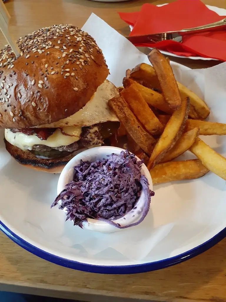 Biswaraj Palit_Lidový dům_Dolní Životice_review