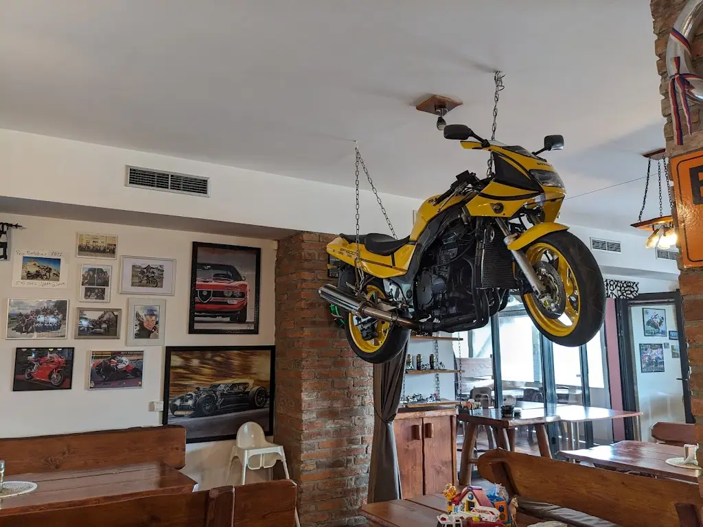 Joe Lobotka_Auto-Bar_Fulnek_review