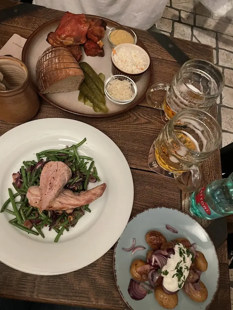 Justīne Kravale_Krčma Středověk_Frýdek-Místek_review