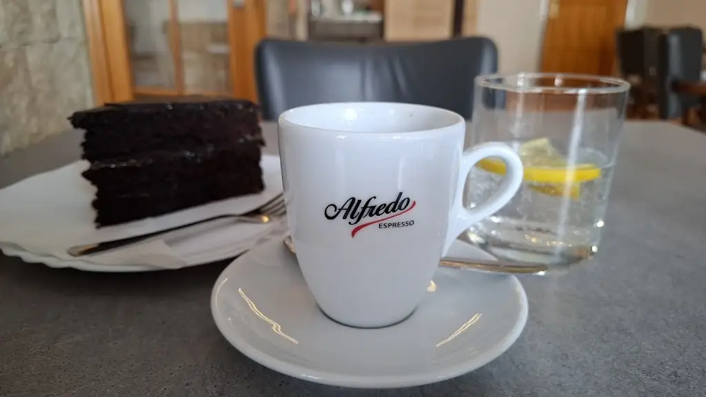 Tomáš Račický_Cukrárna a kavárna u Doskočilů_Jindřichův Hradec_review