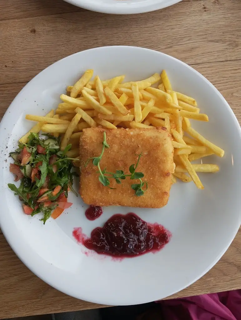 Jitka Pupalová_Horní stanice lanové dráhy Pustevny_Frenštát pod Radhoštěm_review