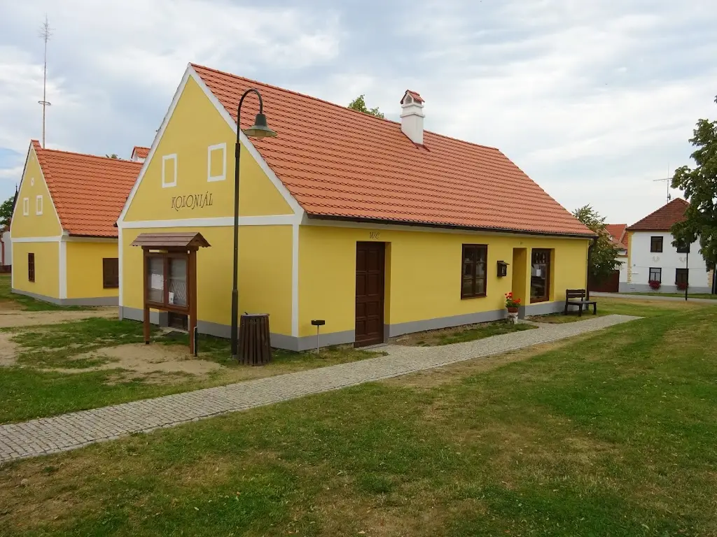 Václav Krchňáček_Koloniál Holašovice_Holasovice_review