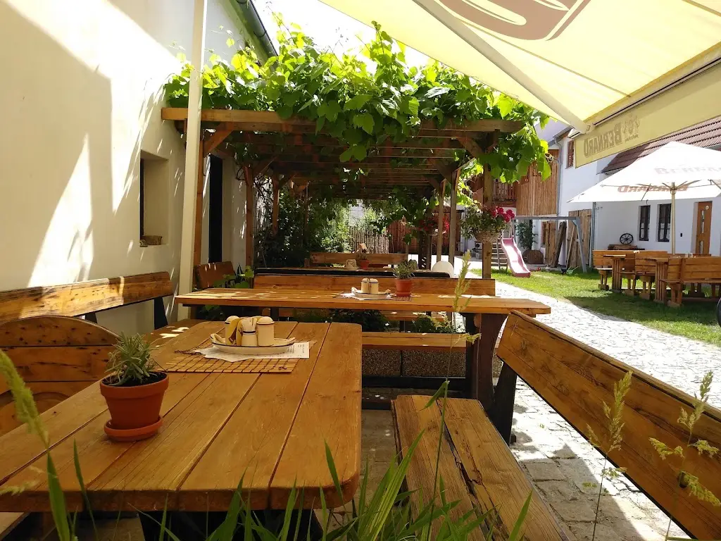 Restaurace Špejchar u Vojty ristorante a Holasovice