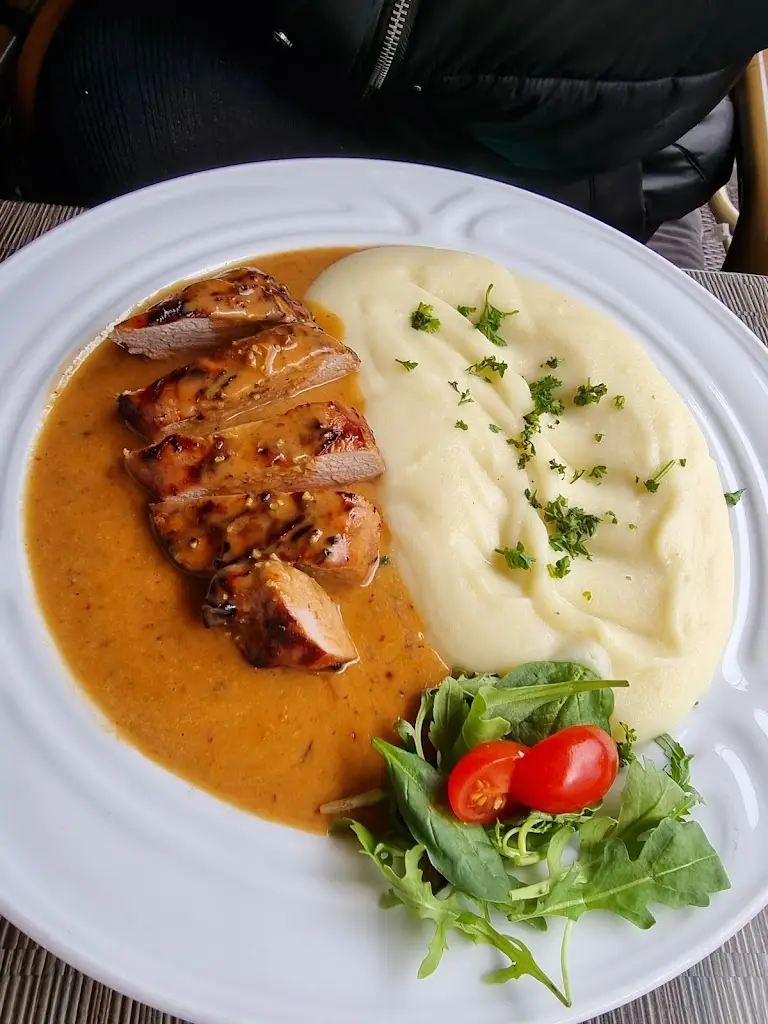 Artūras Savičius_Restaurace Svět_Havířov_review