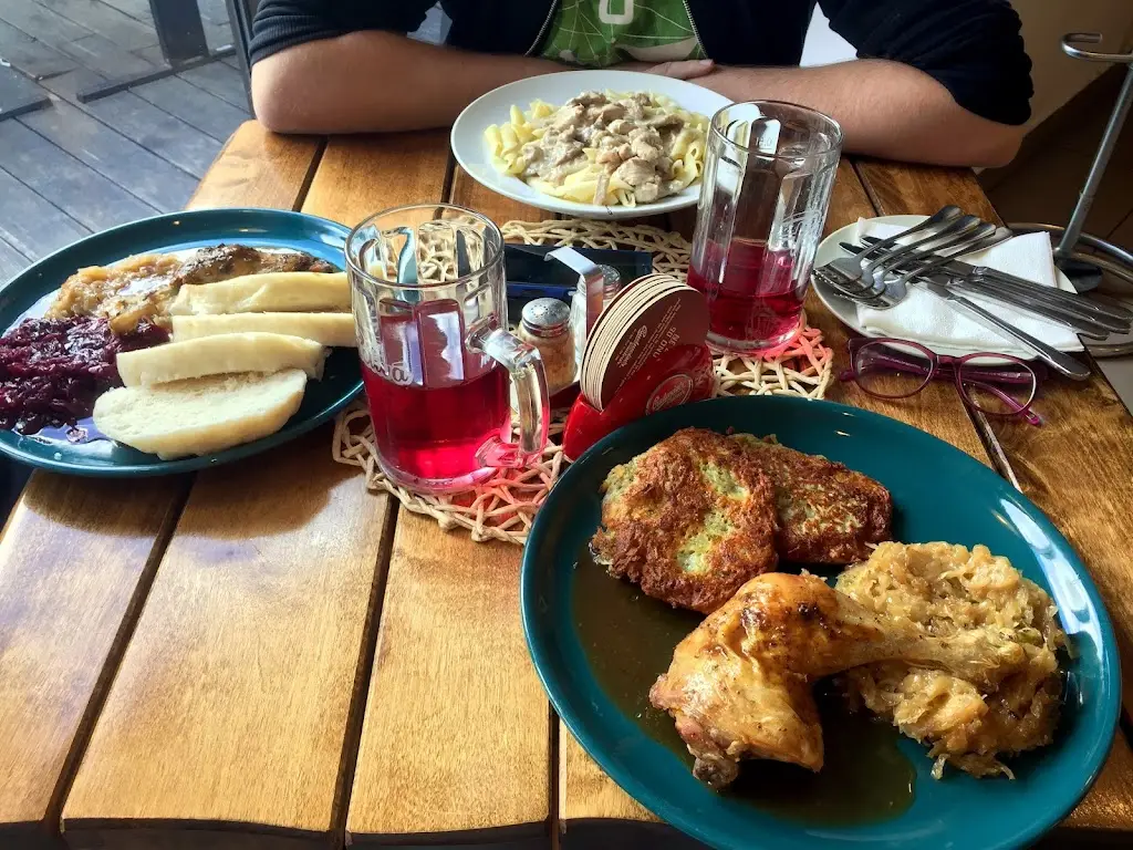 Anna Váchová_Restaurace u Památníku_Hrabyně_review