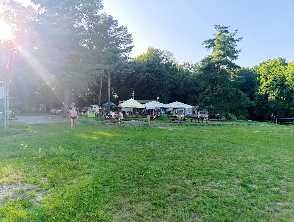 Jindřich Petroš_bufet u Zajíce_Horní Těrlicko_review