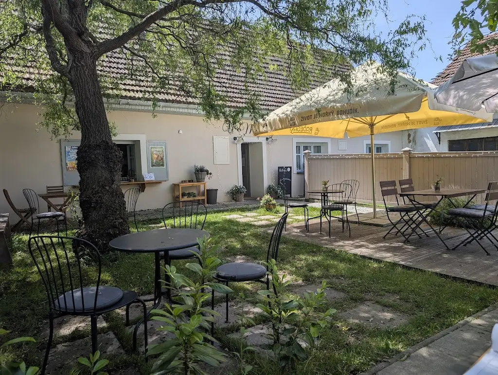 Pavlina Martinkova_U Matušky_Hukvaldy_review