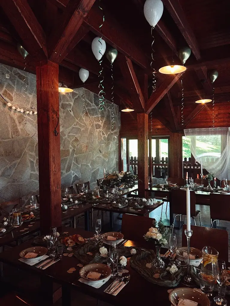 Sarry Žabenská_Na Procházce_Hukvaldy_review