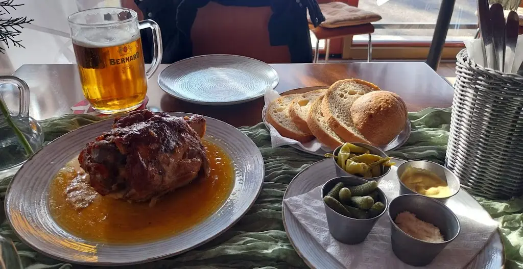 Ondřej Luč_Na Procházce_Hukvaldy_review