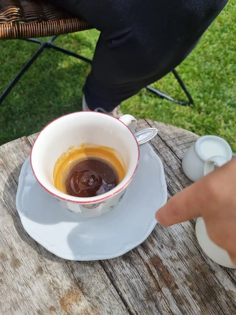 Jana Bruna_Ráj na zemi_Hukvaldy_review