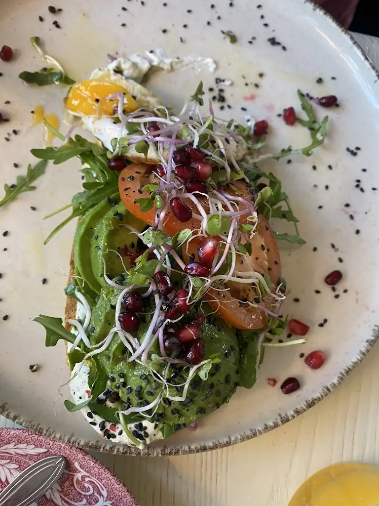 Iva Iva_Ráj na zemi_Hukvaldy_review