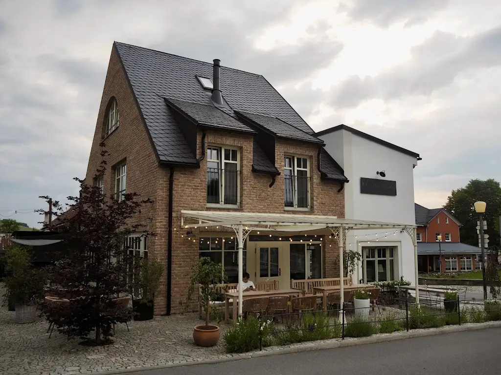 Alžběta Novotná_Ráj na zemi_Hukvaldy_review