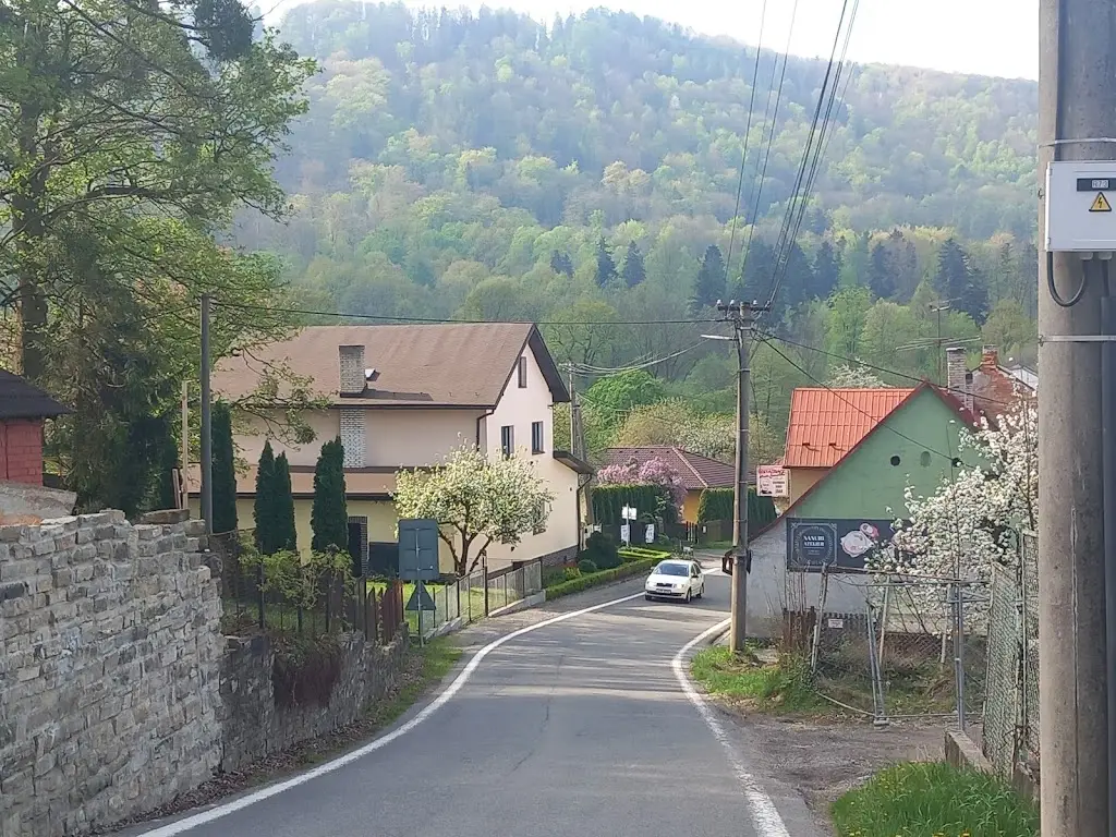 Ukano Akuna_Nanuri atelier_Hukvaldy_review