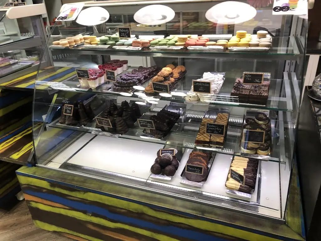 Jan Krcmar_Confectionery production Návsí Kolesová_Jablunkov_recensione