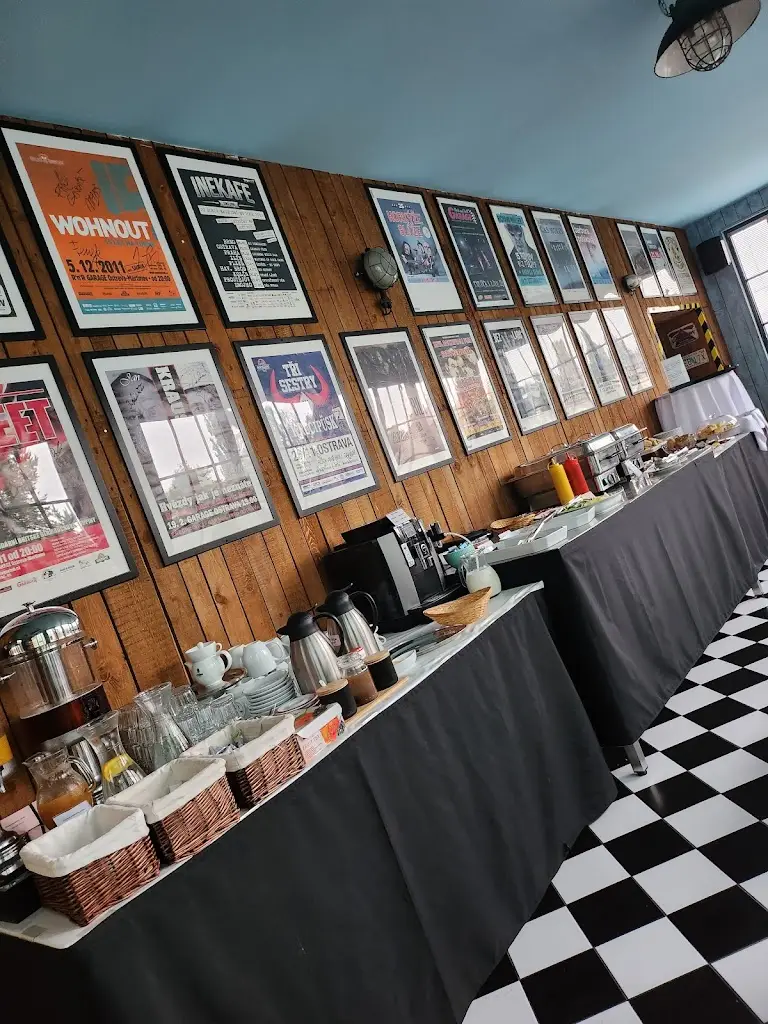 Monika TK_Retro Hotel Garage Ostrava_Klimkovice_review