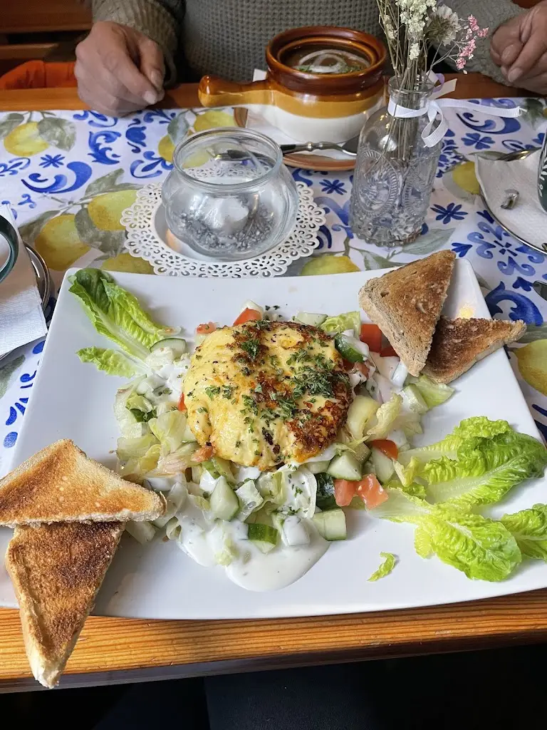 Meziprostor Clubovna_Hotel Säntis_Komorní Lhotka_review