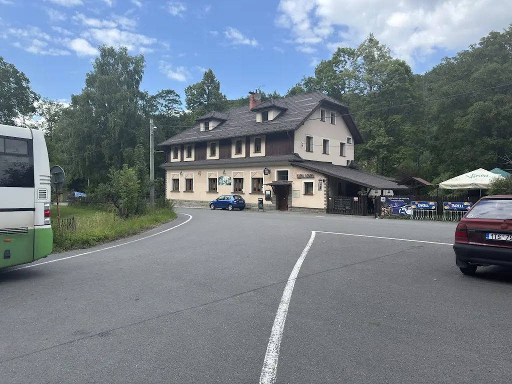 Michal Sýkora_Hotel Säntis_Komorní Lhotka_review