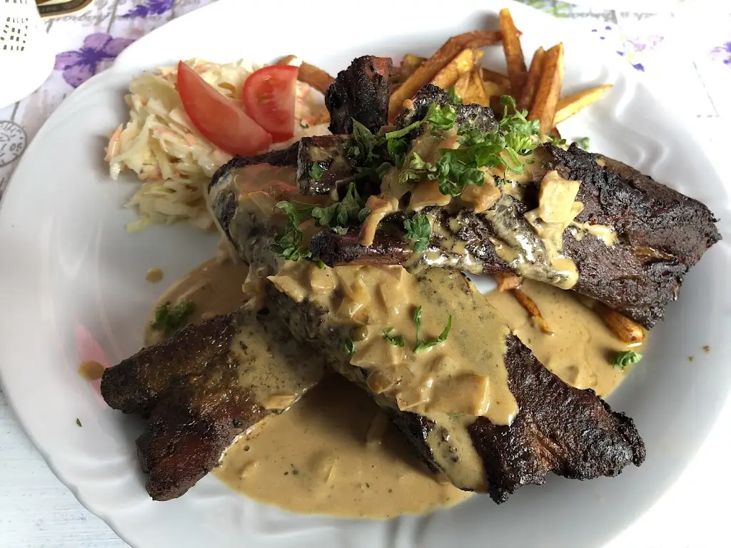 Lukáš Ch._Gril Bar_Komorní Lhotka_review