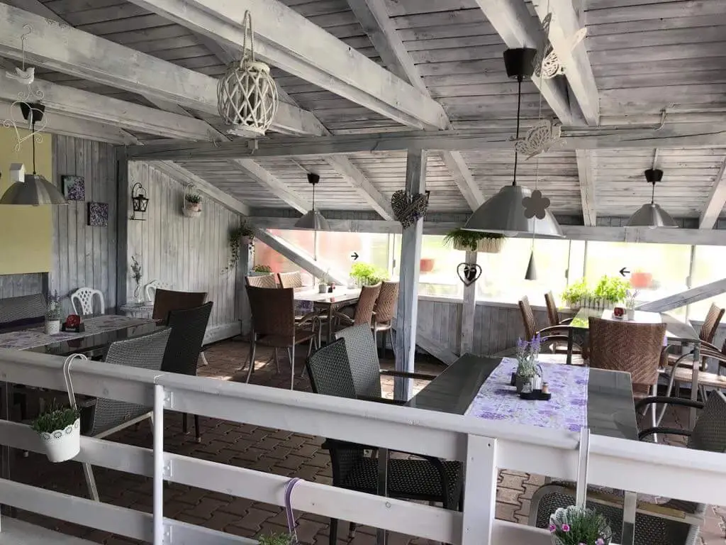 Gril Bar restaurant in Komorní Lhotka