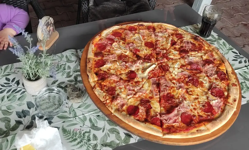 Gril Bar_Komorní Lhotka_slider_image_2